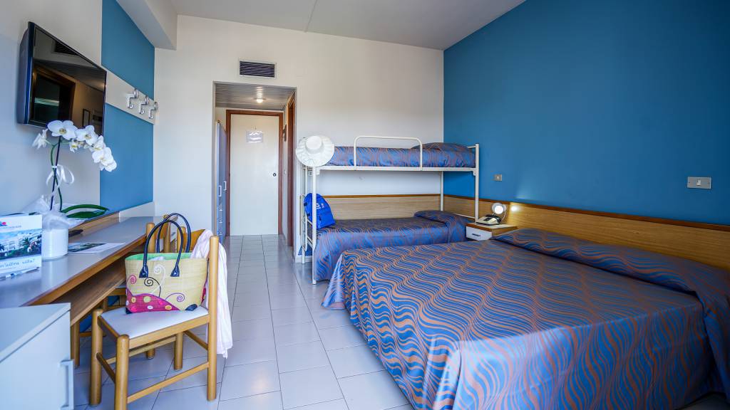 Santa-Caterina-Village-Scalea-smart-room-double-bed-bunk-bed-DSC09182
