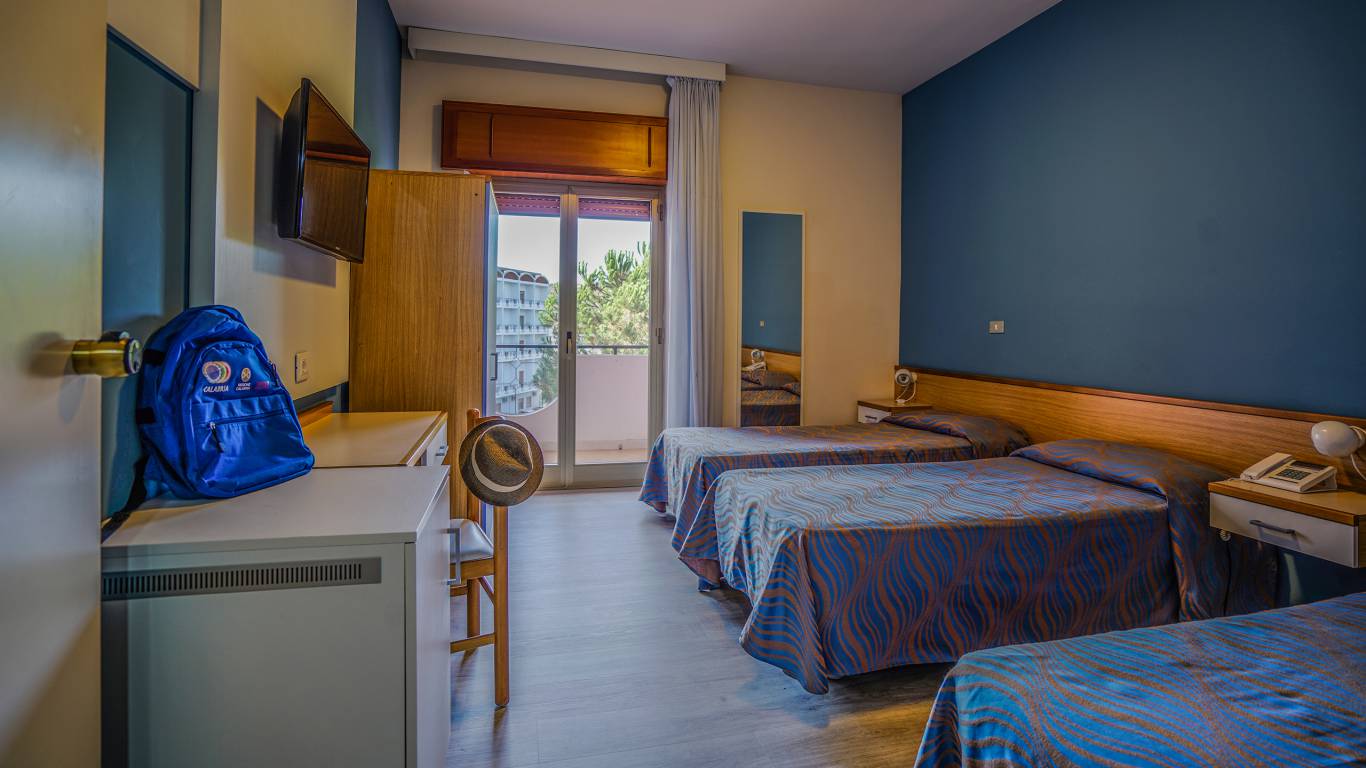 Santa-Caterina-Village-Scalea-Zimmer-smart-dreifach-Einzelbett-DSC09212