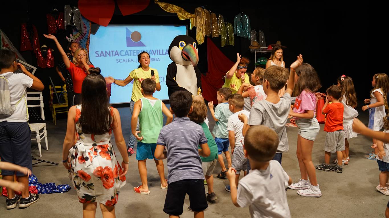 Santa-Caterina-Village-Scalea-animation-dancing-kids-2-DSC09732